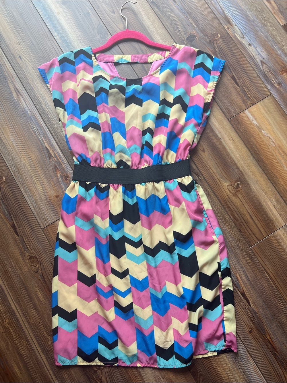Vintage Style Emmetee Chevron Print Dress in Yellow, Pink & Blue - Picture 7 of 10